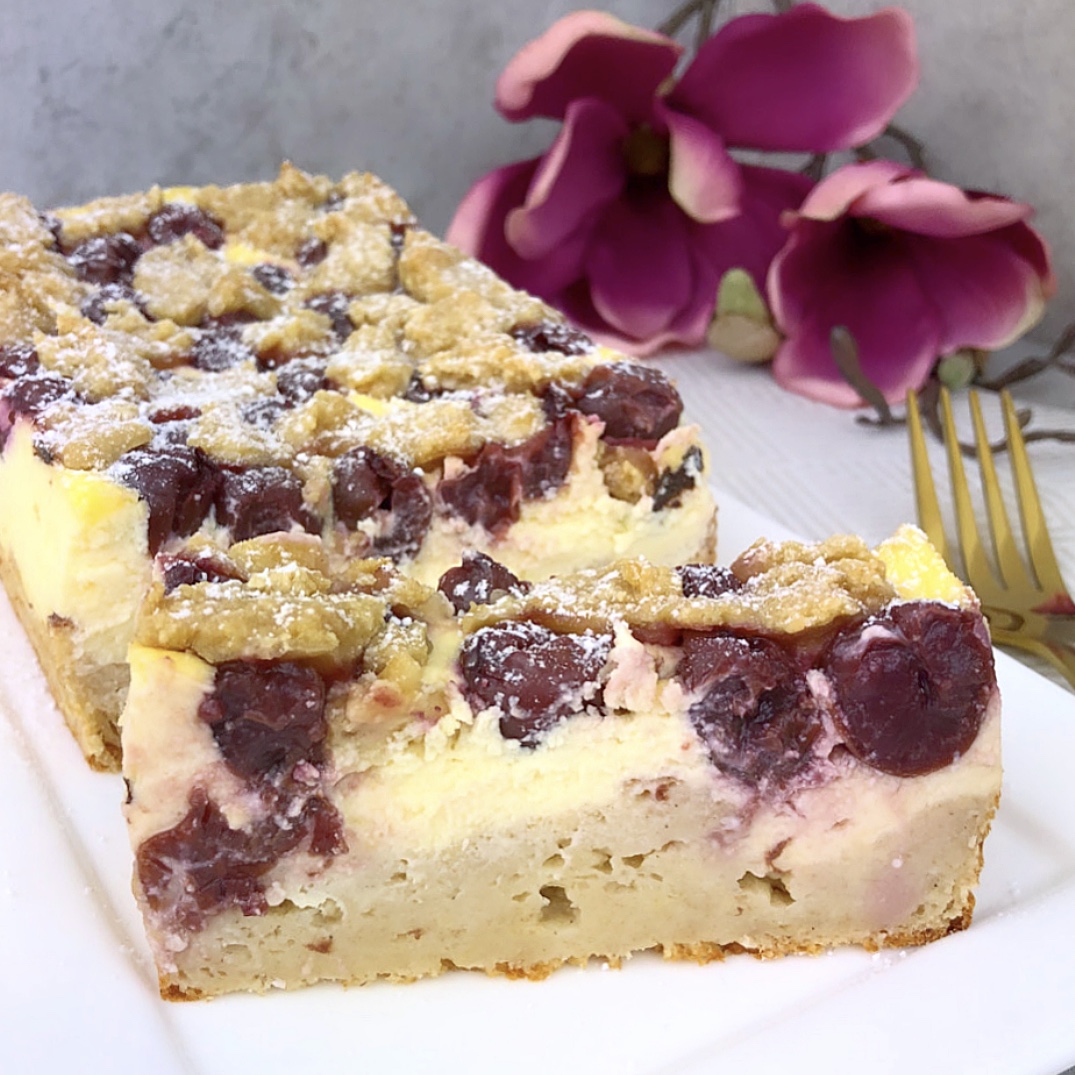 Vanille Cheesecake mit Kirschen und Streusel – jenny-licious